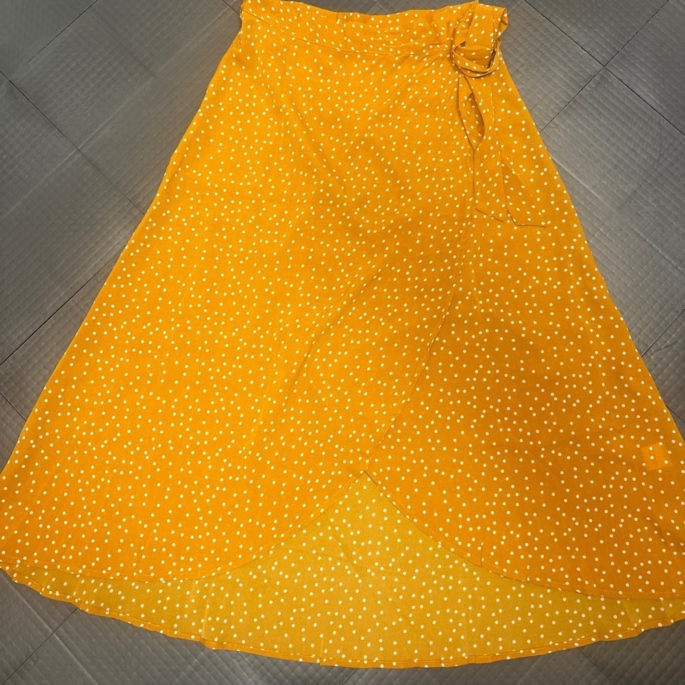 NEW CHOICE WOMENS YELLOW POLKA DOT WRAP SKIRT MEDIUM NWT